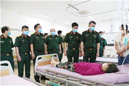 Thiếu tướng La Công Phương kiểm tra tại Bệnh viện Quân y 110 và Bệnh viện Quân y 91